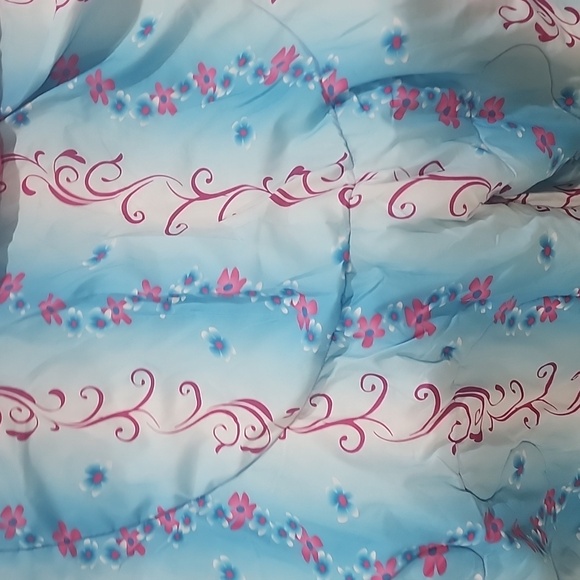 Twin size frozen Elsa & Anna double sided comforter very good condition - Picture 3 of 3